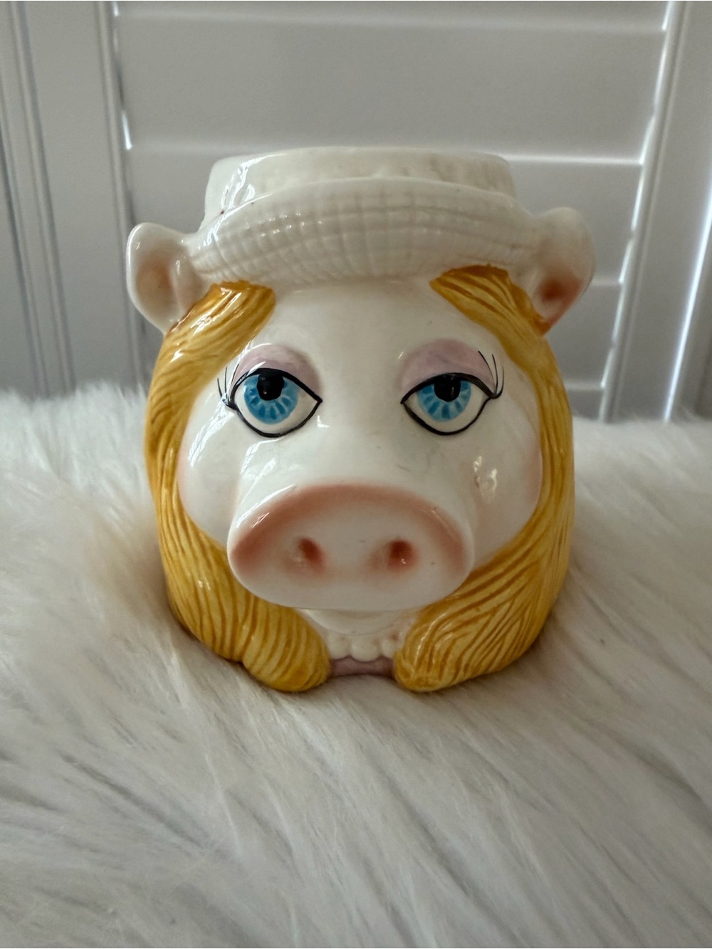 Miss Piggy Ceramic mug / Figurine - White with Blonde Hair and Blue Eyes